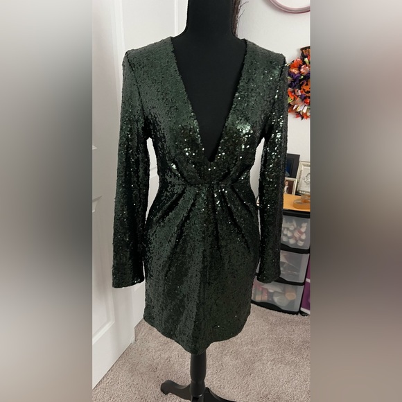 Charlotte Russe Deep V Long Sleeve Sequin Dress size M - Picture 1 of 8